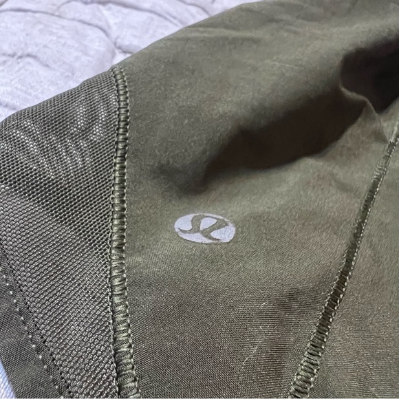 Lululemon Shorts pre-owned size 8 - Picture 3 of 8